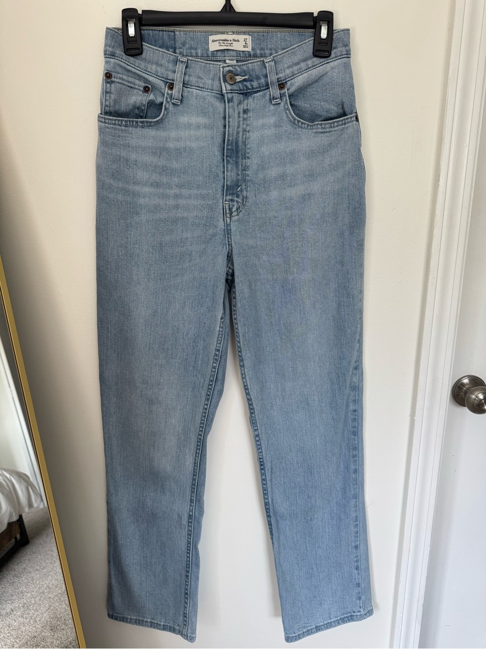 Abercrombie & Fitch Ultra High Rise 90s Slim Straight Jeans Size 27 / 4 Regular